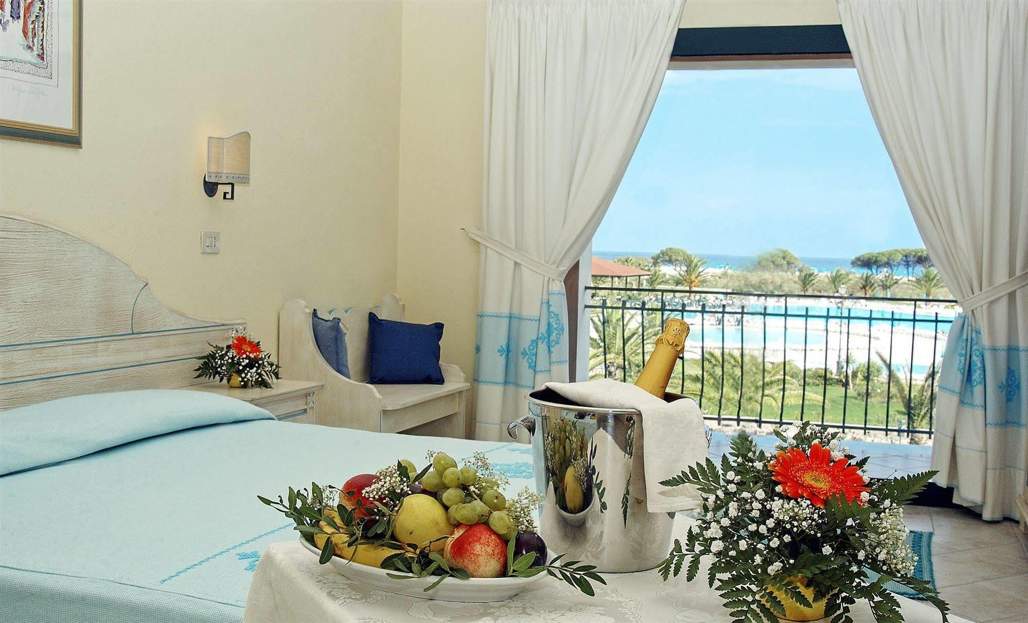 Club Hotel Baia Aranzos Golfo Aranci Exterior photo
